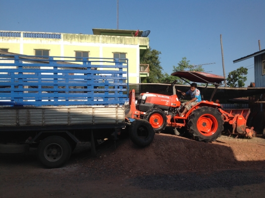 ปัญญาแทรคเตอร์มาแล้ว...จัดมาให้ครับ รีบโดยด่วน.คูโบต้า L3408ผาน CMT 6x22  สภาพสวย เล่มพร้อมคับ จัดส่ง อ.เมือง จ.เพชรบูรณ์