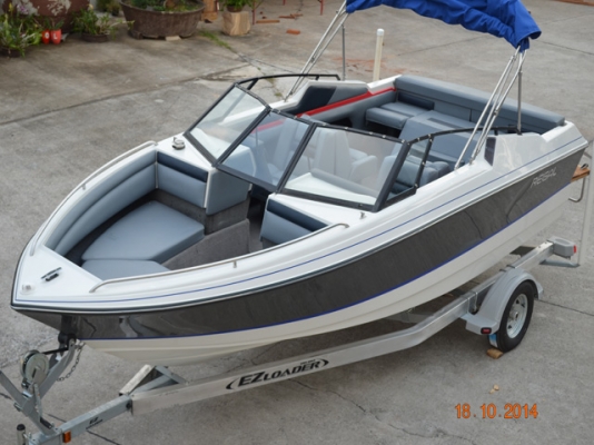 Regal 18 foot w/aluminium trailer w/bimini (ไม่มีเครื่องน่ะครับ)