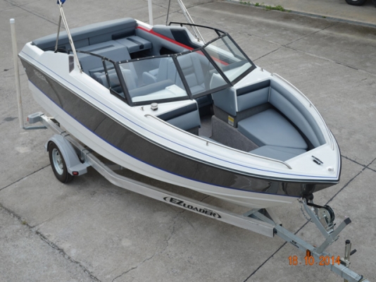 Regal 18 foot w/aluminium trailer w/bimini (ไม่มีเครื่องน่ะครับ)