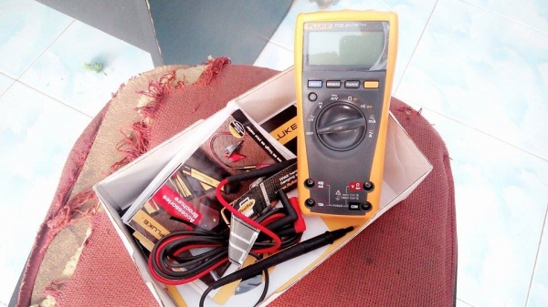 ขาย Fluke 77-IV - Digital Multimeter มือสอง สภาพแก่ะกล่องครับ