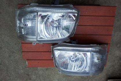 กันชนหน้ารถตู้ คอมมิวเตอร์ หน้าย้อย ของแท้มือสอง กันชนหน้ารถตู้ คอมมิวเตอร์ หน้าย้อย ของแท้มือสอง