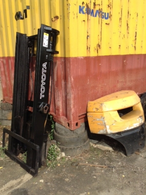 +++ ขายเสา  3 เมตร TOYOTA 7FD25  , KOMATSU  FD25-16  , และ MITSUBISHI  GRANDDIA  FD40    ขายเสาละ  20,000.- บาท ครับ