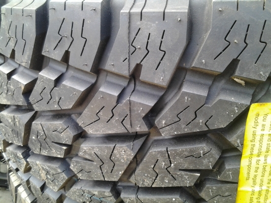 ขายยางลุยใหม่ค้างสต๊อก 33x12.5 r15 ปี 05 พร้อมลุยเหลือ 4 ชุดเท่านั้นครับขาย  15500