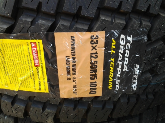 ขายยางลุยใหม่ค้างสต๊อก 33x12.5 r15 ปี 05 พร้อมลุยเหลือ 4 ชุดเท่านั้นครับขาย  15500