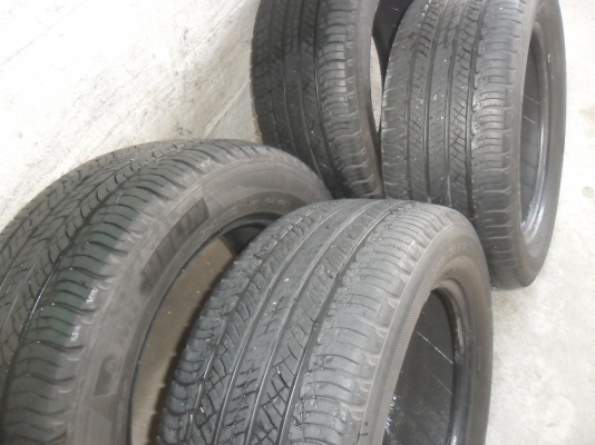 ยาง MICHELIN 235/55R17ปี11 สวยๆ 4 เส้น ราคา 3500 บาท ยาง MICHELIN 235/55R17ปี11 สวยๆ 4 เส้น ราคา 3500 บาท