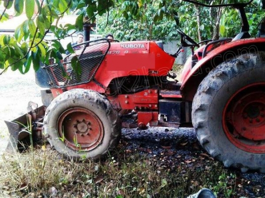 รถไถ Kubota M7040