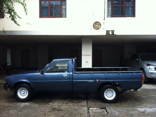 ขายด่วน: L 200 เฉินหลง ปี 27