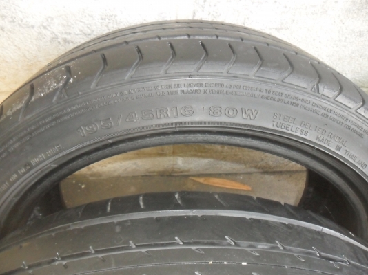 ยาง DUNLOP 195/45R16ปี12 สวยๆ 4 เส้น ราคา 2500 บาท