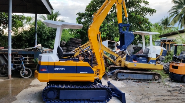 ขาย รถขุด  KOMATSU รุ่น PC15 มือสองญี่ปุ่น