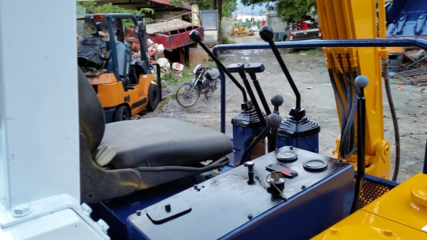 ขาย รถขุด KOMATSU รุ่น PC15 มือสองญี่ปุ่น ขาย รถขุด KOMATSU รุ่น PC15 มือสองญี่ปุ่น