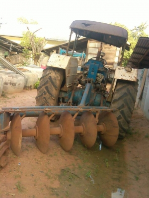 ขายรถไถFORD เครื่องT3 ยางดี เสื้อดี อุปกรณ์ดันหน้า ผาน5 สภาพพร้อมใช้งาน เอกสารเล่มทะเบียนพร้อมโอน สนใจโทร090-8588220คุณนะ ID:narong498 หรือwww.truck.in.th/498