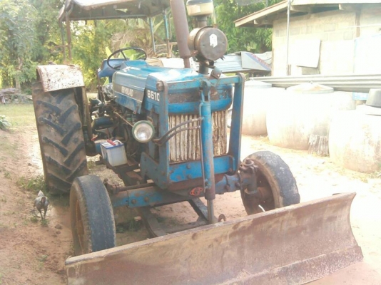 ขายรถไถFORD เครื่องT3 ยางดี เสื้อดี อุปกรณ์ดันหน้า ผาน5 สภาพพร้อมใช้งาน เอกสารเล่มทะเบียนพร้อมโอน สนใจโทร090-8588220คุณนะ ID:narong498 หรือwww.truck.in.th/498