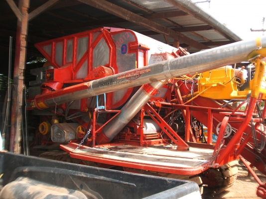 ขายรถเกี่ยวข้าวศักดิ์พัฒนา อุ้ม 2.5 ตัน ปี 49 เครื่องยนต์ 280 แรงม้า ปั้มไดกิ๊นส์ เบอร์ 23 โซ่ 48 ข้อ สภาพดีพร้อมใช้งาน ขายรถเกี่ยวข้าวศักดิ์พัฒนา อุ้ม 2.5 ตัน ปี 49 เครื่องยนต์ 280 แรงม้า ปั้มไดกิ๊นส์ เบอร์ 23 โซ่ 48 ข้อ สภาพดีพร้อมใช้งาน