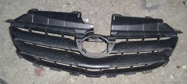 เสื้อกระจังหน้า Avanza ของแท้มือสอง