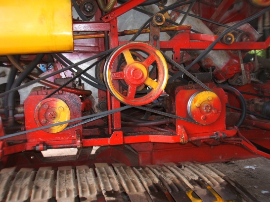 ขายรถเกี่ยวข้าวศักดิ์พัฒนา อุ้ม 2 ตัน ปี37 สภาพดีพร้อมเกี่่ยว เครื่องยนต์มิตซู 6D17 ปั้มไดกิ๊นส์ เบอร์ 23