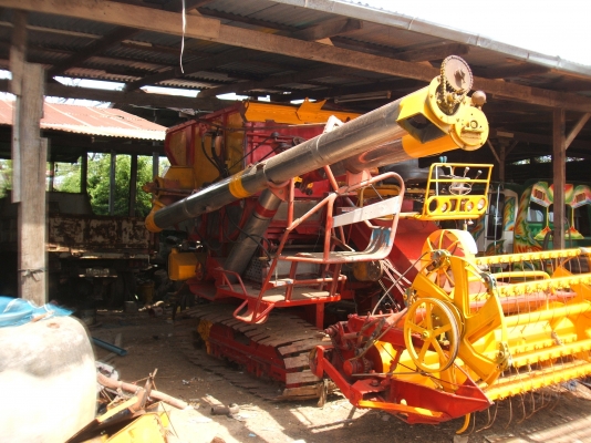 ขายรถเกี่ยวข้าวศักดิ์พัฒนา อุ้ม 2 ตัน ปี37 สภาพดีพร้อมเกี่่ยว เครื่องยนต์มิตซู 6D17 ปั้มไดกิ๊นส์ เบอร์ 23