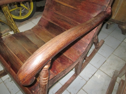 สมบูรณ์มาก  ม้าโยกโบราณ   สภาพดีมาก   ไม้ชิงชันของเก่าเก็บ