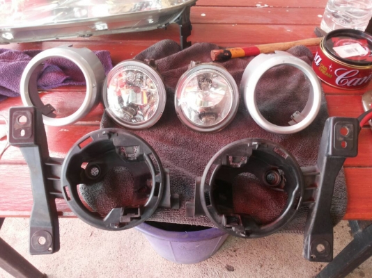 ชุดโคมไฟตัดหมอกรถตู้ คอมมิวเตอร์ มีหลอดครบ ของแท้มือสอง