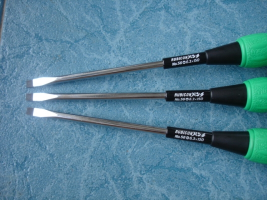 ไขควงปากแบน ด้ามหุ้มยาง  RUBICON made in Japan
