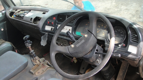 หัวรถ ISUZU DECA  หัวไฟฟ้า เดิมๆบางๆ ไม่ผุ ขาดีดหน้า ขาหลัง  ชุดยกหัวไฟฟ้าของครบ ยกใส่รถวิ่งได้เลย