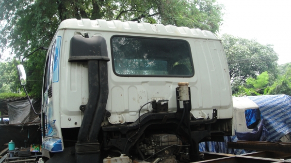 หัวรถ ISUZU DECA  หัวไฟฟ้า เดิมๆบางๆ ไม่ผุ ขาดีดหน้า ขาหลัง  ชุดยกหัวไฟฟ้าของครบ ยกใส่รถวิ่งได้เลย