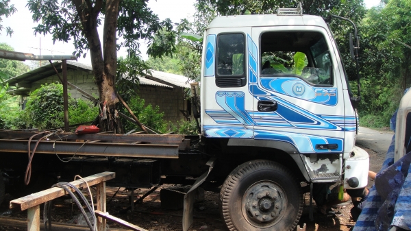 หัวรถ ISUZU DECA  หัวไฟฟ้า เดิมๆบางๆ ไม่ผุ ขาดีดหน้า ขาหลัง  ชุดยกหัวไฟฟ้าของครบ ยกใส่รถวิ่งได้เลย