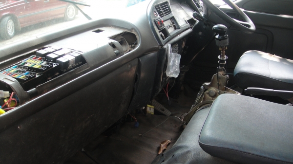 หัวรถ ISUZU DECA  หัวไฟฟ้า เดิมๆบางๆ ไม่ผุ ขาดีดหน้า ขาหลัง  ชุดยกหัวไฟฟ้าของครบ ยกใส่รถวิ่งได้เลย