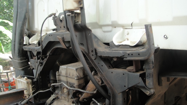 หัวรถ ISUZU DECA  หัวไฟฟ้า เดิมๆบางๆ ไม่ผุ ขาดีดหน้า ขาหลัง  ชุดยกหัวไฟฟ้าของครบ ยกใส่รถวิ่งได้เลย