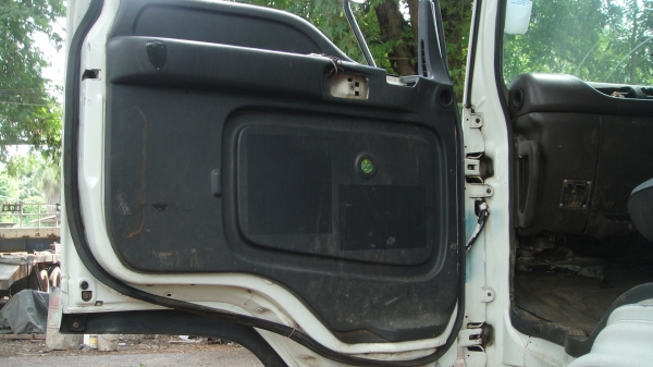 หัวรถ ISUZU DECA  หัวไฟฟ้า เดิมๆบางๆ ไม่ผุ ขาดีดหน้า ขาหลัง  ชุดยกหัวไฟฟ้าของครบ ยกใส่รถวิ่งได้เลย