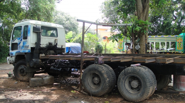 หัวรถ ISUZU DECA  หัวไฟฟ้า เดิมๆบางๆ ไม่ผุ ขาดีดหน้า ขาหลัง  ชุดยกหัวไฟฟ้าของครบ ยกใส่รถวิ่งได้เลย