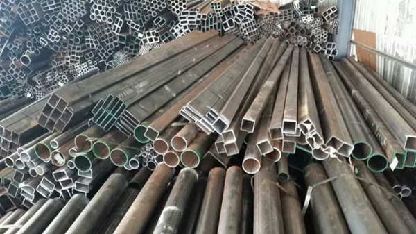 ขายเหล็กกล่องและเหล็กแป๊บกลมมีหลายขนาดเหมา และแบ่งขายกิโล ละ 17 บาท