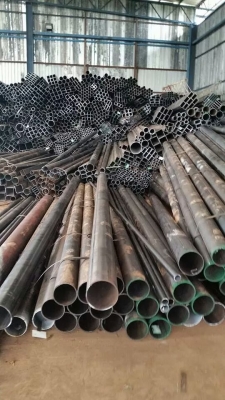 ขายเหล็กกล่องและเหล็กแป๊บกลมมีหลายขนาดเหมา และแบ่งขายกิโล ละ 17 บาท