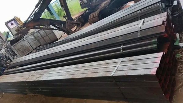 ขายเหล็กกล่องและเหล็กแป๊บกลมมีหลายขนาดเหมา และแบ่งขายกิโล ละ 17 บาท