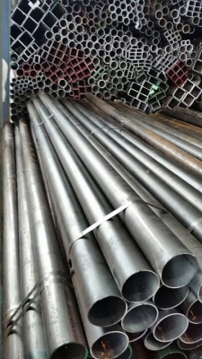 ขายเหล็กกล่องและเหล็กแป๊บกลมมีหลายขนาดเหมา และแบ่งขายกิโล ละ 17 บาท