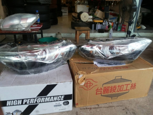 ไฟหน้า โปรเจคเตอร์ All new Vios 2014 ของแท้มือสอง หลอดครบ