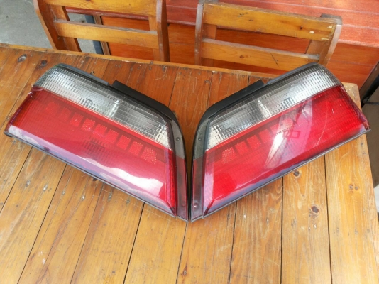 ฝาไฟท้ายโซลูน่าตัวแรก