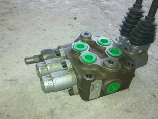 คอนโทล 2 แกน เหมาะสำหรับดัดแปลง ใบมีดดันหน้า เพิ่มประโยชน์ใช้งาน ราคา 6500 ติดต่อ 081-7807317