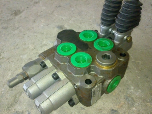 คอนโทล 2 แกน เหมาะสำหรับดัดแปลง ใบมีดดันหน้า เพิ่มประโยชน์ใช้งาน ราคา 6500 ติดต่อ 081-7807317