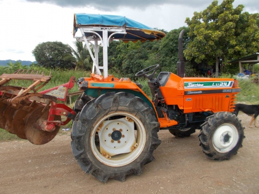 มาแล้วจ้า Kubota L1 24 โฟวิน 24แรง มีพาน5 หนึ่งพวง สนใจติดต่อ 0899-638-932 หรือ ทาง ไลน์ (ไอดี) yuylamnarai