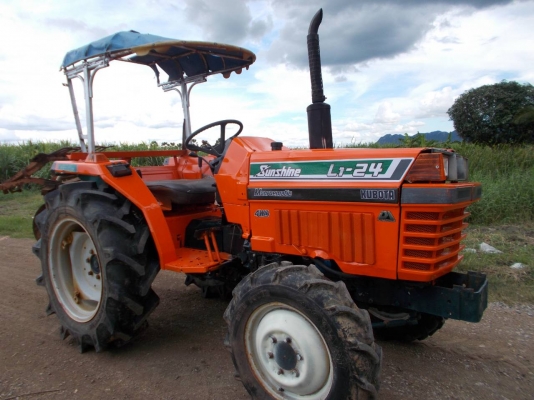 มาแล้วจ้า Kubota L1 24 โฟวิน 24แรง มีพาน5 หนึ่งพวง สนใจติดต่อ 0899-638-932 หรือ ทาง ไลน์ (ไอดี) yuylamnarai