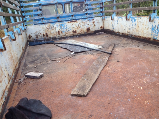 ขายกระบะ 6 ล้อ NISSAN UD