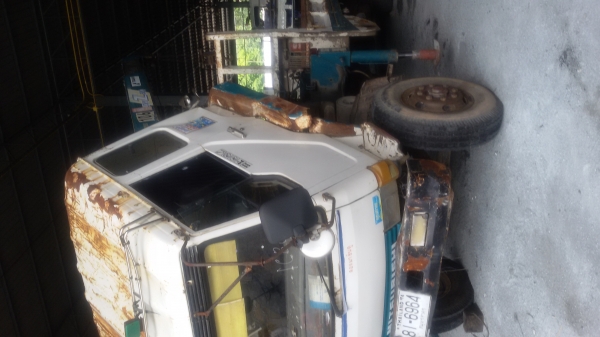 ขารถบรรทุก 6 ล้อ ติดเครน 5 ตัน 3 ปอก ท้องวี 225 แรง สภาพพร้อมใช้งาน  K.อู๊ด 081-2995537