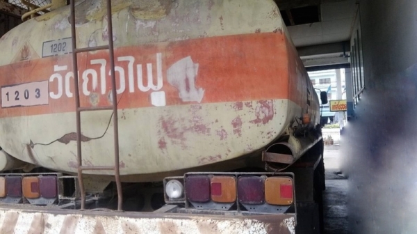 รถฮีโน่ 10 ล้อ บรรทุกน้ำมัน FL3H 195 แรงม้า. สนใจติดต่อ 081 - 6079515 รถฮีโน่ 10 ล้อ บรรทุกน้ำมัน FL3H 195 แรงม้า. สนใจติดต่อ 081 - 6079515