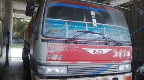 รถฮีโน่ 10 ล้อ บรรทุกน้ำมัน  FL3H  195 แรงม้า.  สนใจติดต่อ 081 - 6079515