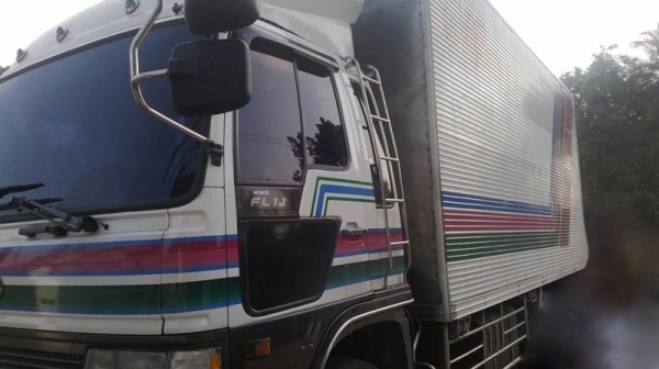 รถฮีโน่ 10 ล้อ ตู้เย็น F18  เปลื่ยนเครื่อง  195 แรงม้า.  สนใจติดต่อ 081 - 6079515