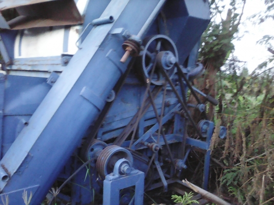 ตู้สีข้าว ไทยเส็ง 6ฟุต สภาพดี  ราคา 29000บ คุยกันได้ครับ