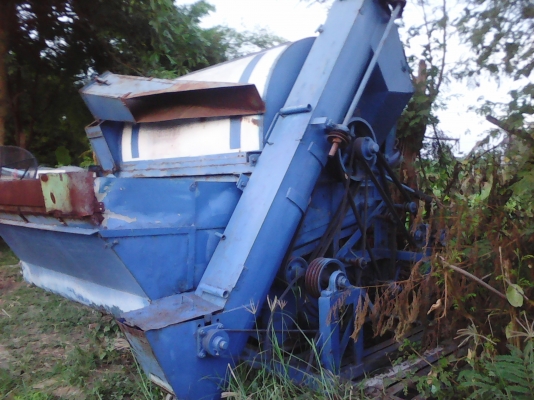 ตู้สีข้าว ไทยเส็ง 6ฟุต สภาพดี  ราคา 29000บ คุยกันได้ครับ