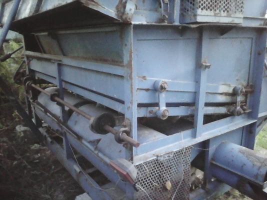 ตู้สีข้าว ไทยเส็ง 6ฟุต สภาพดี  ราคา 29000บ คุยกันได้ครับ