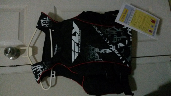 ชูชีพ Fly vest สำหรับ นักเจทสกี นักแข่งเจทสกี แบบหน้าอกหนา สองล็อค