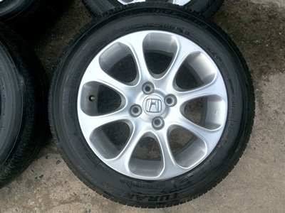 ขายล้อแม็กHONDA JAZZขอบ15 พร้อมยางปี12   4  เส้น